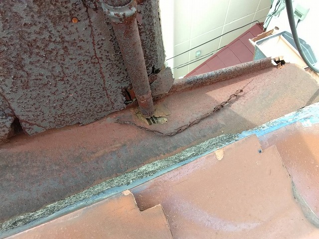 雨漏り屋根調査